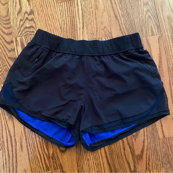 Lululemon reversible short from black to blue in size 8 - Picture 1 of 4